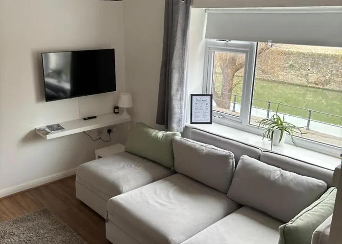 Canal Apartments, Canal View, Temple Meads Station - 10 Minutes * Bristol