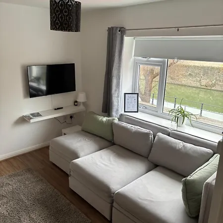 31 Canal Apartments, Canal View -temple Meads * Bristol